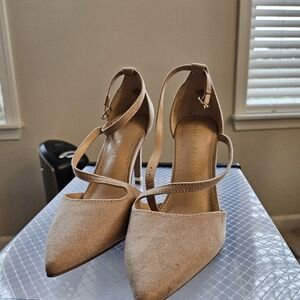 Kelly & Katie nude suede pumps